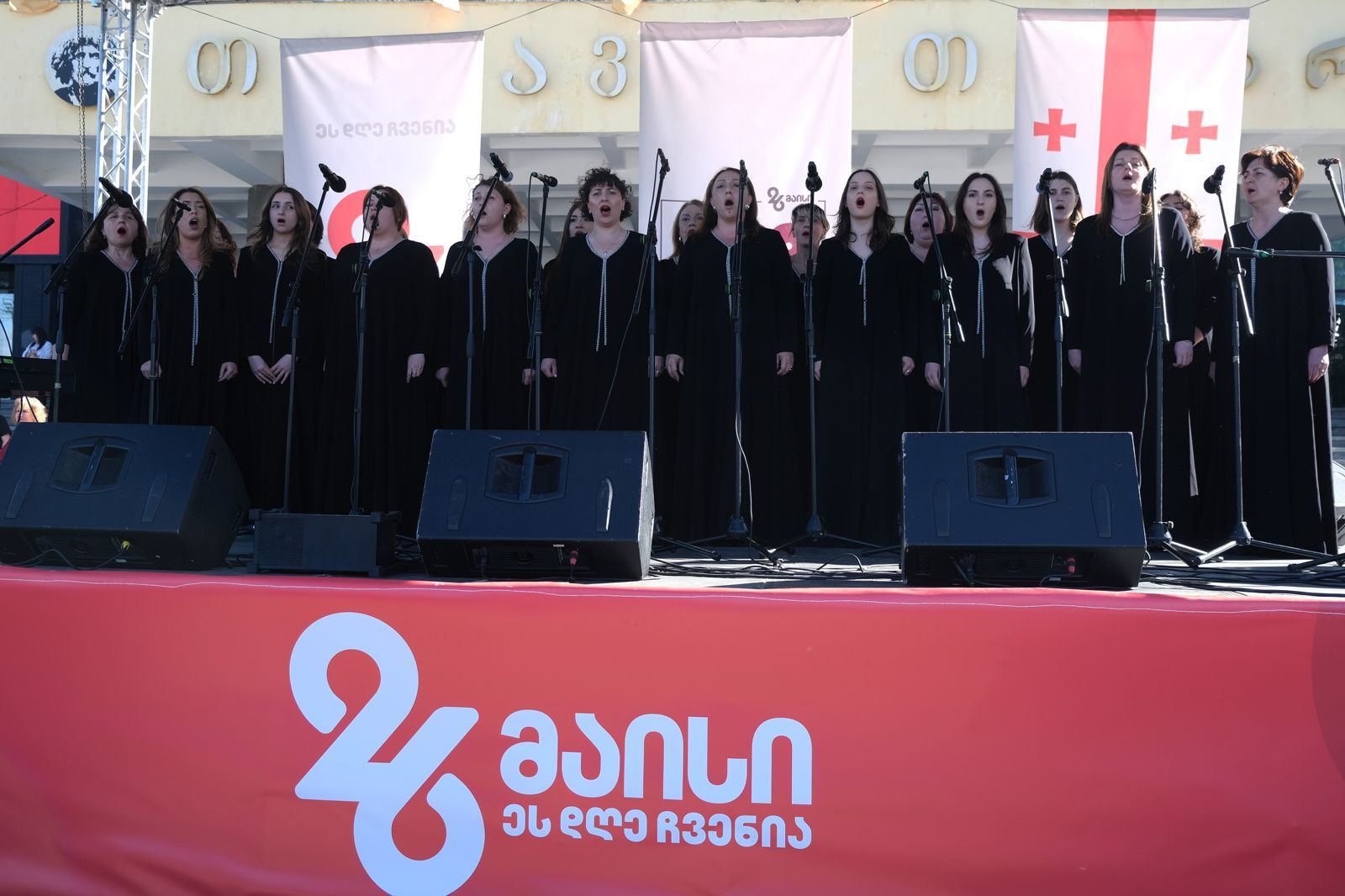 საქართველოს დამოუკიდებლობის დღის აღსანიშნავი ღონისძიებები თელავში, ერეკლე II-ის მოედანზე განსაკუთრებული სადღესასწაულო განწყობის ფონზე გაიმართა Image3